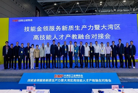 ѧԺ�״β�չ��������ҵ�������߸߼����˲Ų����ں϶Խӻ�